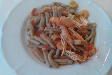 Casarecce con pomodorini e scampi
