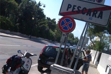 "Ho fatto il bagno nudo ed ho dormito su una panchina ad Ancona"