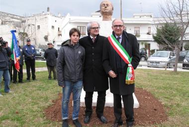 Inaugurato il monumento ad Aldo Vallone