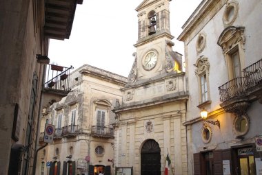 "Giovani e con tanti studi alle spalle non riusciamo a sorridere"