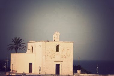 "La violenza si vince con la pace"