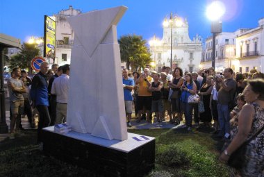 "Per la nuova Galatina una civetta incastro di triangoli"