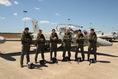 Cinque allievi di Singapore conseguono a Galatina il brevetto di pilota aerotattico