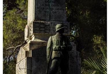 Spenta la lampada perenne del monumento ai caduti