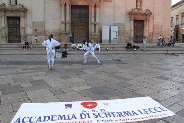 Dare di spada in piazza San Pietro