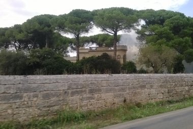 Al fuoco un deposito e lo scantinato di Villa Bardoscia