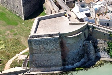 Verranno recuperati i sotterranei del Castello Aragonese e la Torre Matta