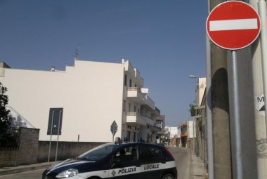 Via Val d'Aosta ora è a senso unico in uscita da Galatina