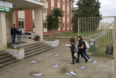 Bianche farfalle in ricordo delle sorelle Mirabal