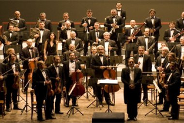 Concerto di Natale, l'Orchestra Sinfonica Ico 'Tito Schipa' e Luigi Fracasso al Teatro 'Modugno' di Aradeo
