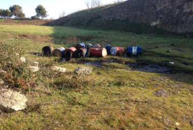 Ventotto fusti pericolosi sequestrati dai NOE in una scarpata della Maglie-Lecce