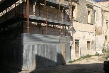 Una sirena suona ininterrottamente da cinque giorni