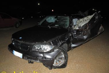 Auto fuori strada. Giovane galatinese in gravi condizioni. Necessario l'intervento dei Vigili del fuoco. Ferito anche il suo amico di Soleto