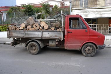 Furto di legna, arrestati tre pregiudicati 