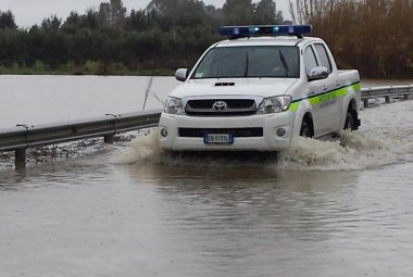 Esonda il Canale dell'Asso, pericolo sulla Noha-Aradeo