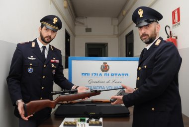 Minaccia un automobilista con una pistola, indagato leccese