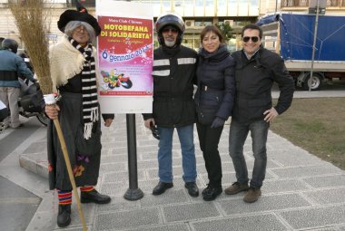 La Befana motorizzata del Club 'Chirone' 