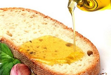 Pane e olio d'oliva, un ritorno al passato per vivere meglio