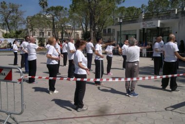 Tai ji quan, Galatina con la Zen Shin guarda ad Oriente