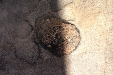 Buche in tutte le strade del Rione Italia