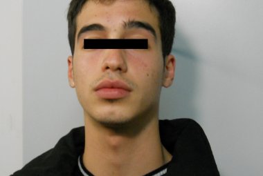 Condannati a 8 e 6 mesi di reclusione i due giovani sorpresi a rubare in un appartamento