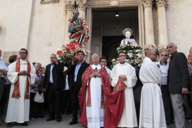 Fra fede e tradizione una processione che unisce