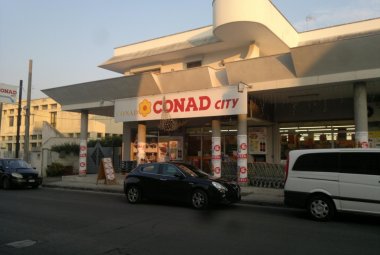 Rapina lampo alla Conad