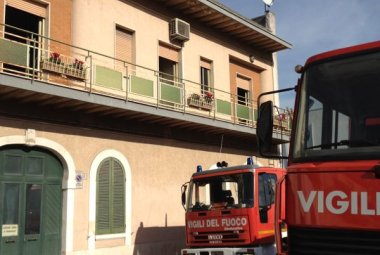 Paura in viale Ionio. Va a fuoco un appartamento