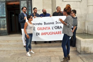Presidio dei consiglieri regionali del M5S contro la 'Buona Scuola'