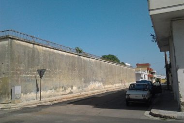 Non pioveranno più fichi in via Isola d'Elba