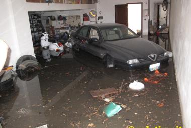 I soldi per i dirigenti si trovano, quelli per non farci vivere sott'acqua no! Con le piogge ritornano i problemi al Rione Italia