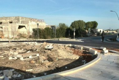 Via per Lecce chiusa al traffico ma aperta agli stupidi