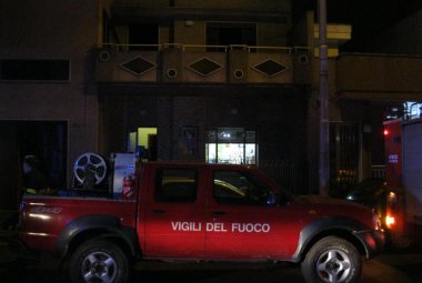 Al fuoco un appartamento, ricoverati i due inquilini