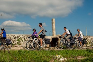 Due classi di Pinerolo in gita in bici nel Salento