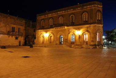I Vigili di Cutrofiano si trasferiscono in piazza Municipio