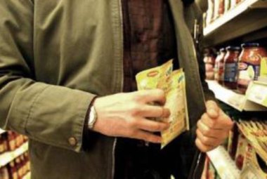 Chi ruba per mangiare non è punibile