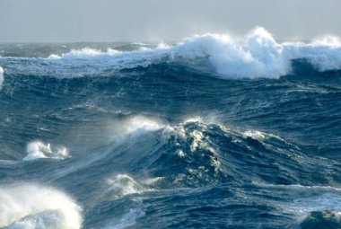 Salvati 152 migranti alla deriva al largo di Leuca