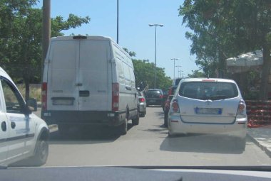 Traffico caos sul viale del Fazzi