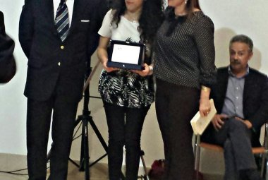 Letizia Marra e Giunio Panarelli sul podio del  Premio di giornalismo “Aldo Bello”