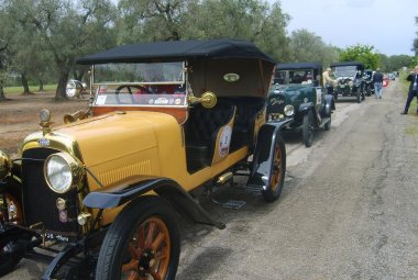 Auto d'epoca alla scoperta dei  “Saperi e Sapori del Salento”
