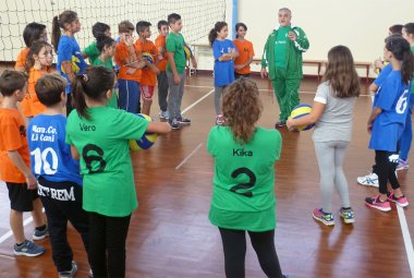 La pallavolo insegnata ai ragazzi di Neviano e Seclì