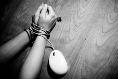 Diminuisce fra i giovani l'uso di alcol e tabacco ma cresce quello di droghe proibite. Preoccupa l'abuso di internet