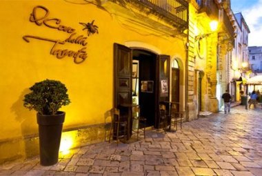 Con la Valigia Rossa alla scoperta del benessere sessuale