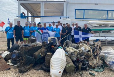 Pulizia fondali e spiagge